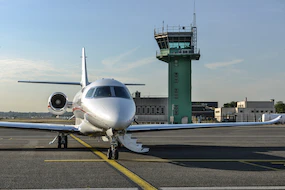 aeroports a proximite en lyon Terminal aviation Affaires - Aéroport de Lyon-Bron