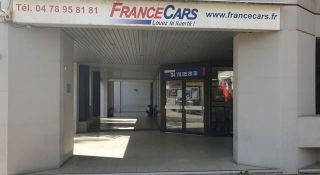 fourgonnettes 9 places a louer lyon France Cars - Lyon Part Dieu