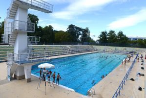 La piscine Gerland a fermé ses portes mi-juillet 2021. Elle sera temporairement remplacée par une piscine éphémère cet été, à partir du 23 juin 2022.