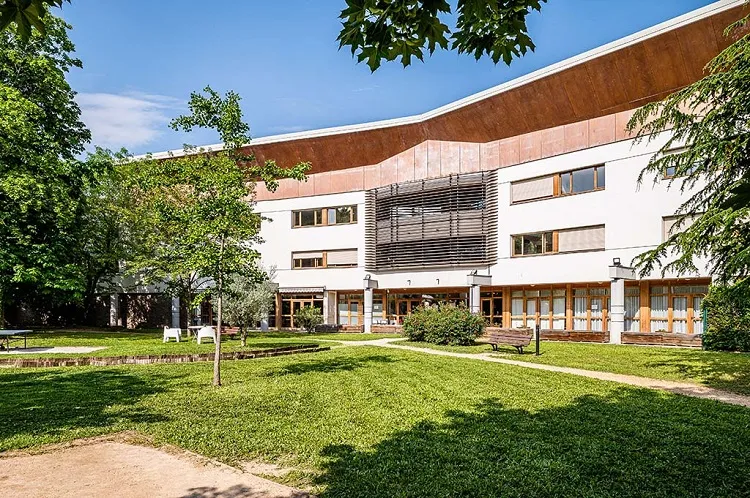 cliniques pour alcooliques lyon Clinique Villa des Roses | INICEA